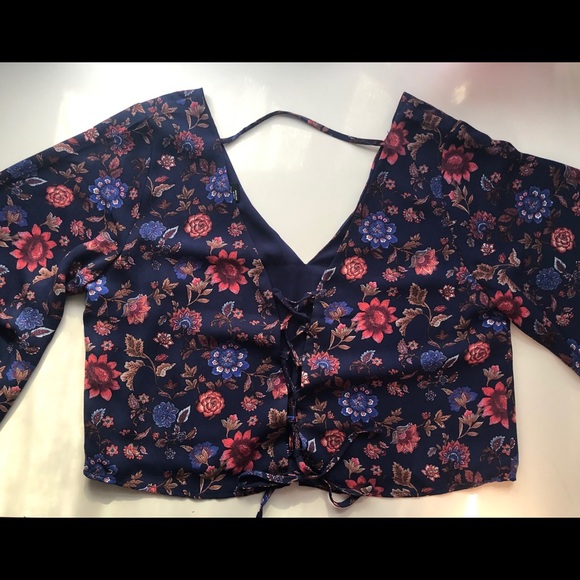 Cute floral crop top! - Picture 3 of 5